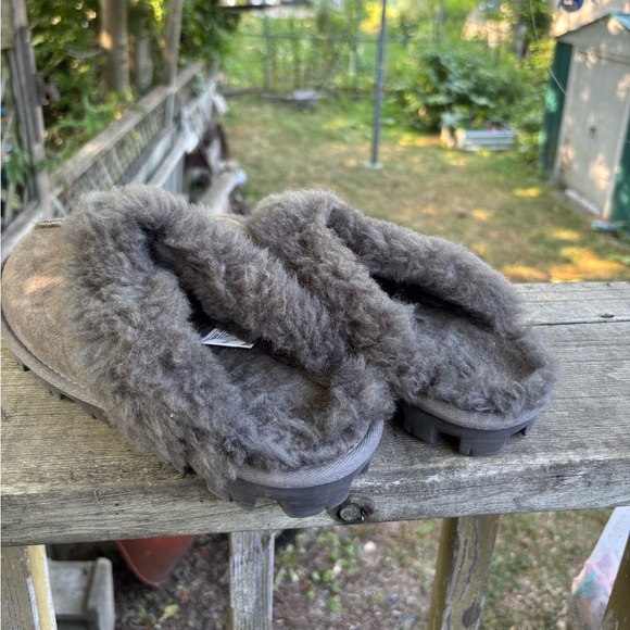 slippers - Picture 2 of 9